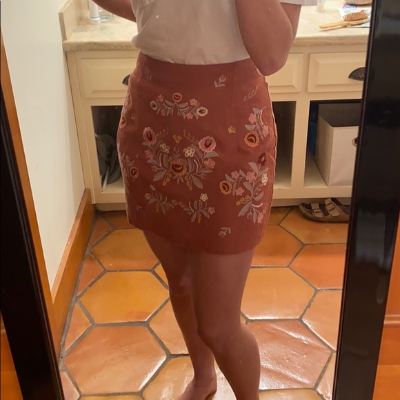 Empire South skirt - Picture 3 of 3